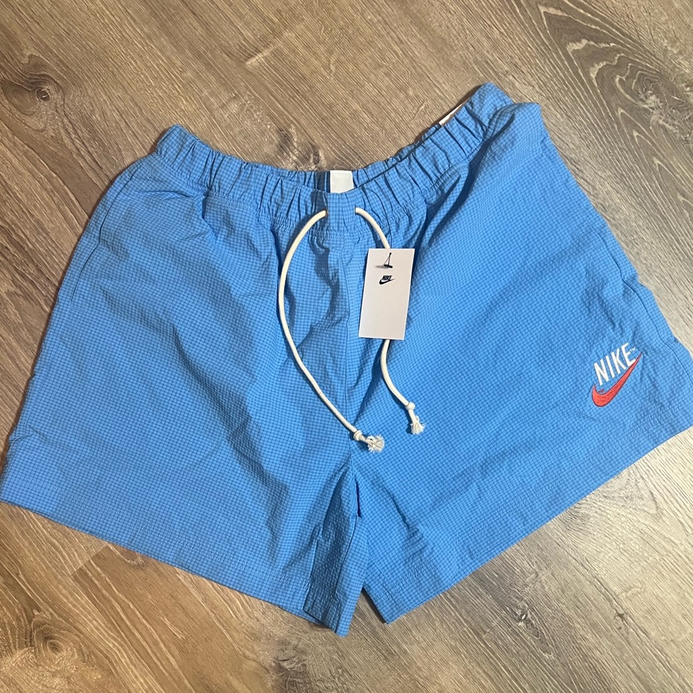 NWT Mens Nike Shorts Loose Fit